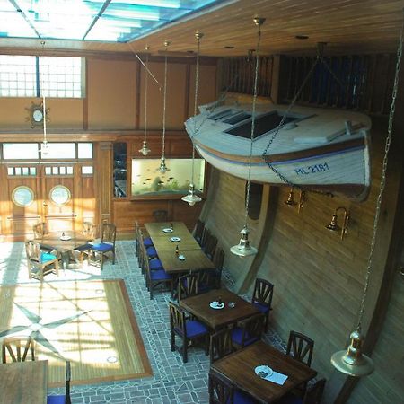 Hotel Marina Hermanuv Mestec Eksteriør bilde